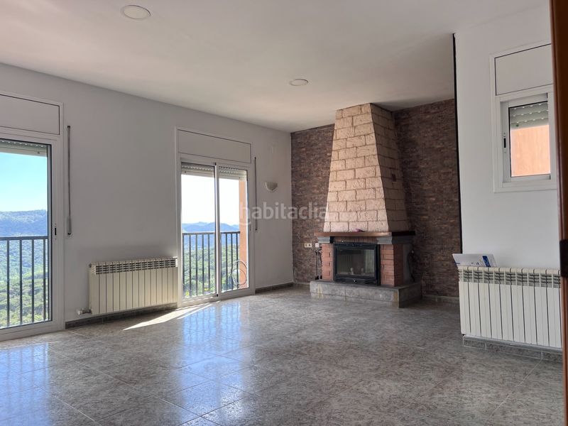Foto dd4bde9d-fb06-4774-83e9-3f5806501cbf. Casa con camino riscaldamento parcheggio piscina in Dosrius