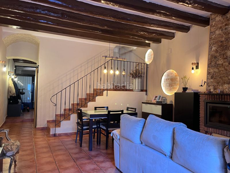 Foto f0d65843-c63c-4a29-a9b4-23c3e838fda1. Casa amb xemeneia a Vilassar de Dalt