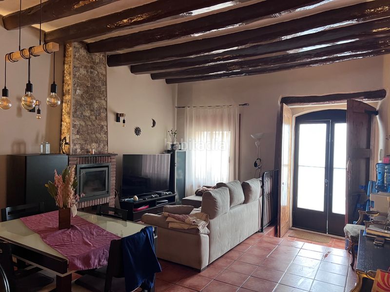 Foto f1e687fa-b9df-49a3-a8b8-2f54a55ec143. Casa amb xemeneia a Vilassar de Dalt