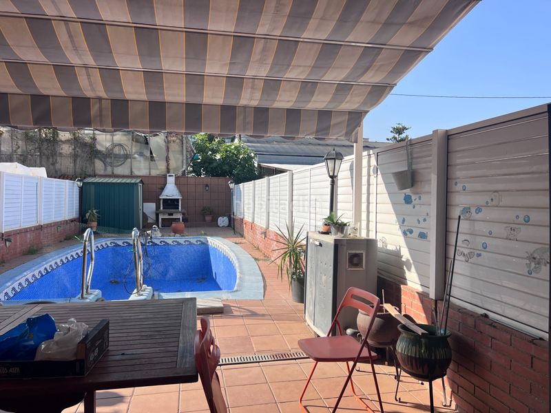 Foto ffdf4066-d66b-449f-86b0-cd6ef6d87aba. Casa adossada amb xemeneia calefacció aparcament piscina a Premià de Mar