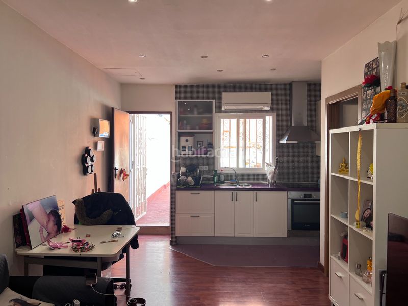 Foto 02274866-47c3-49ff-95dd-84d6b7e720c1. Casa adossada amb aparcament a Sants Barcelona