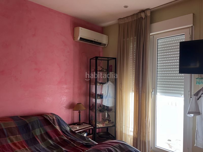 Foto 133f1308-671a-4493-ae70-09f5a8443234. Casa adossada amb aparcament a Sants Barcelona