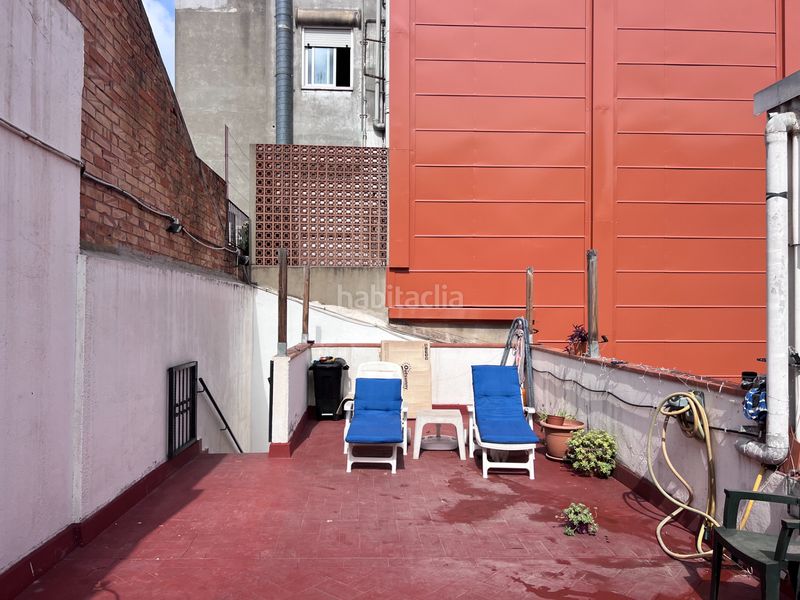 Foto 7967b127-6cb0-4413-82a3-d6ba4aef7ec7. Casa adossada amb aparcament a Sants Barcelona