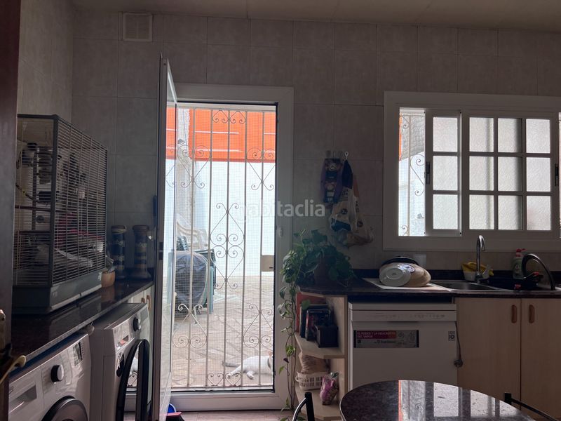 Foto 95f84891-62b6-41cb-9802-e334b7ff9446. Casa adossada amb aparcament a Sants Barcelona