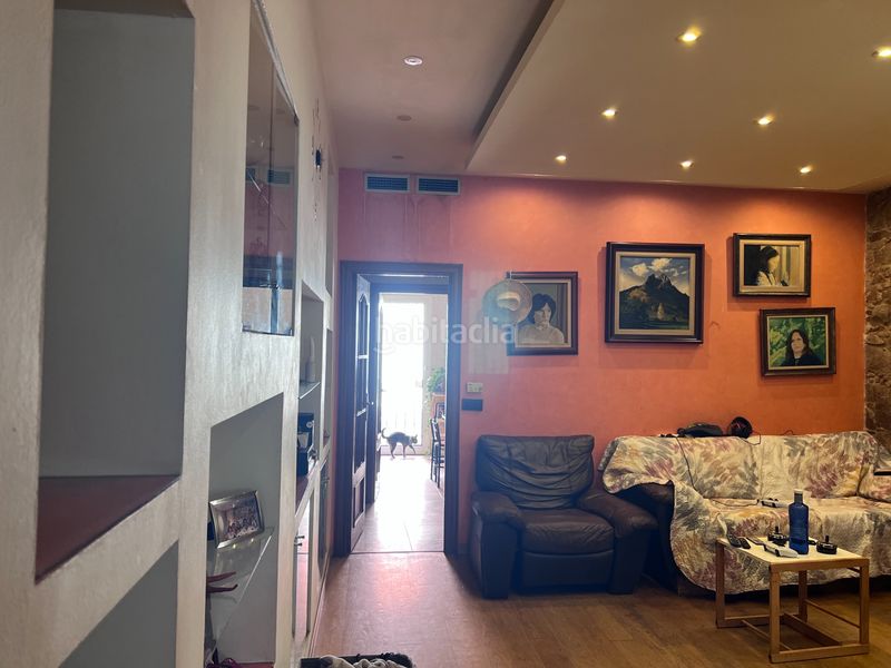 Foto afa92b77-2802-4106-9d10-c6b6bea80d27. Casa adossada amb aparcament a Sants Barcelona