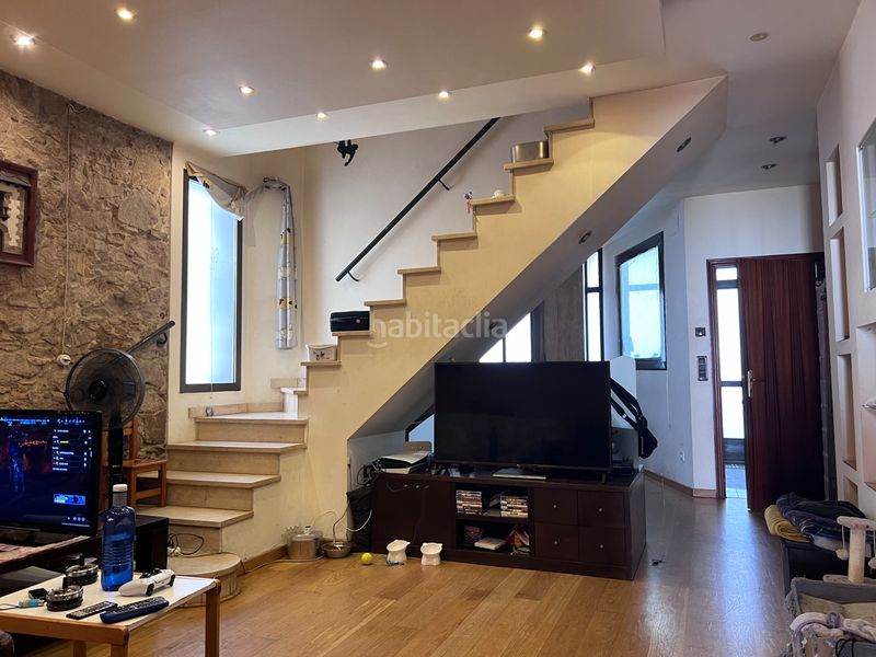 Foto bd1aabe2-c380-4a10-a2a5-737782124787. Casa adossada amb aparcament a Sants Barcelona