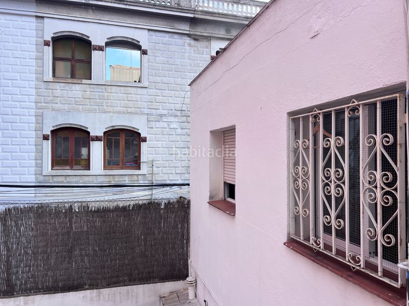 Foto bec02878-d3fd-4744-9f4a-e9073165fbee. Casa adossada amb aparcament a Sants Barcelona