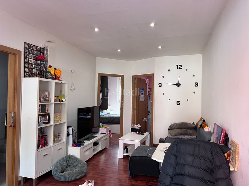Foto cdc6de96-4303-46fe-a81b-cf2d766b701a. Casa adossada amb aparcament a Sants Barcelona