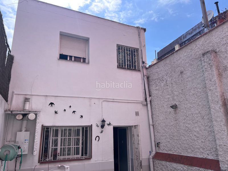Foto e21cda9c-9c17-4f2d-8269-6151efc7af15. Casa adossada amb aparcament a Sants Barcelona