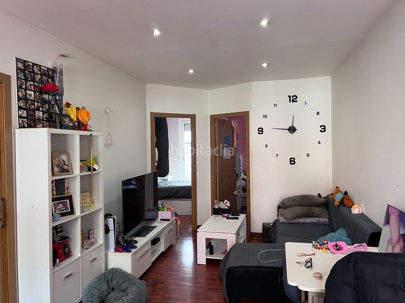 Foto ff951b91-6011-4254-824a-a28b693a5e8a. Casa adossada amb aparcament a Sants Barcelona