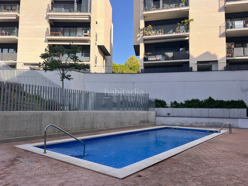 Foto dcb920c9-d1b6-41e8-b8ed-45ad2a9e9579. Planta baixa amb xemeneia calefacció aparcament piscina a Arenys de Mar
