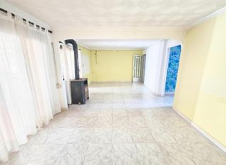 Haus in Aldaia. Vivienda independiente con dos alturas en barrio del cristo alda