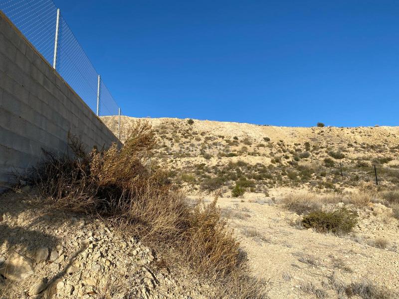 Foto 70c710c2-3d06-4c82-8b86-841e875ff7cb. Terreno residencial terreno en venta en calle montíboli en Alicante