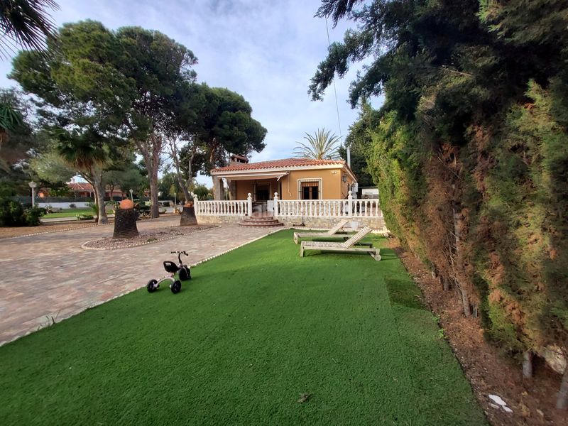 Foto f5967256-3665-4ad3-b0e4-de60073e2a1c. Casa amb xemeneia calefacció aparcament a Sol y Luz Sant Vicent del Raspeig