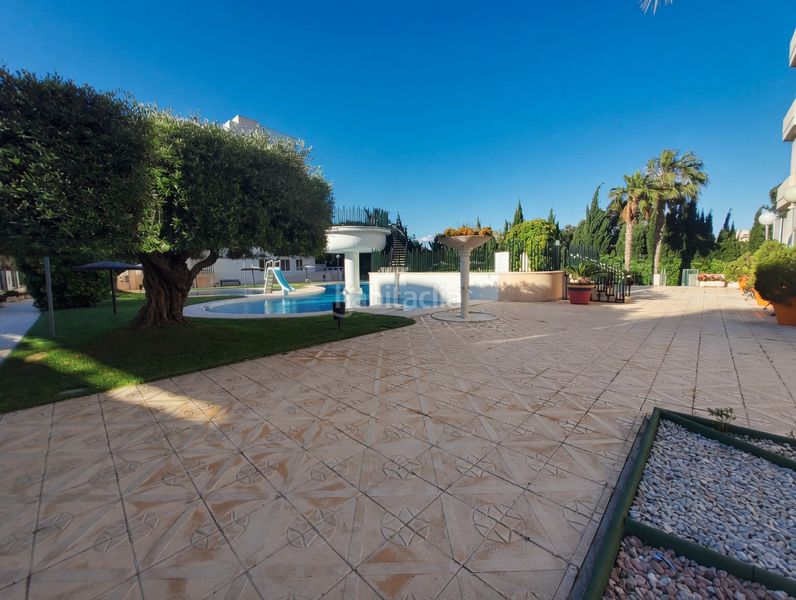 Foto 0dede60e-5470-40d9-ba32-1b597be4b54e. Pis amb xemeneia calefacció aparcament piscina a Alicante
