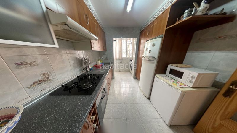 Foto fca0a982-20e0-4743-a77a-1a6cbab15e23. Pis amb xemeneia calefacció a Tómbola Alicante