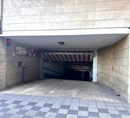 Autoparkplatz in La Txitxarra - Murrieta - Parke Santurtzi. Parcela de garaje amplia en itsasalde, para cualquier vehículo.