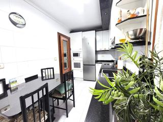 Flat in La Txitxarra - Murrieta - Parke Santurtzi. Vivienda de 100 m2 en la txitxarra, ascensor y trastero.