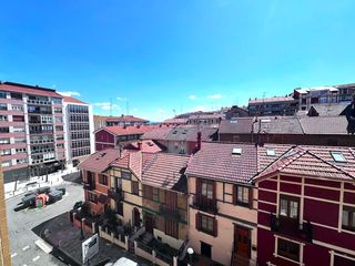 Appartement à Txabarri - La Unión - Vista Alegre. Vivienda de 100 m2, 3 habitaciones, 2 baños, ascensor y balcon