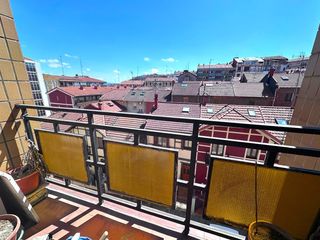 Etagenwohnung in Txabarri - La Unión - Vista Alegre. Vivienda de 100 m2, 3 habitaciones, 2 baños, ascensor y balcon