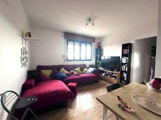 Appartamento in Villar - San Juan - La Magdalena. Vivienda de 4 habitaciones en barrio san juan santurzi