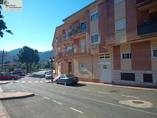 Local Comercial  Avenida jose antonio. Local en buen estado