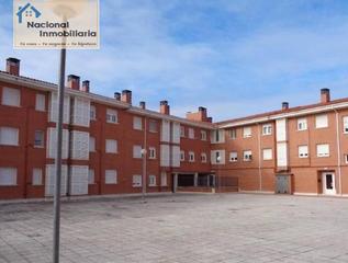 Aparcament cotxe  Calle argentina. Plazas de garaje en urbanización de pisos
