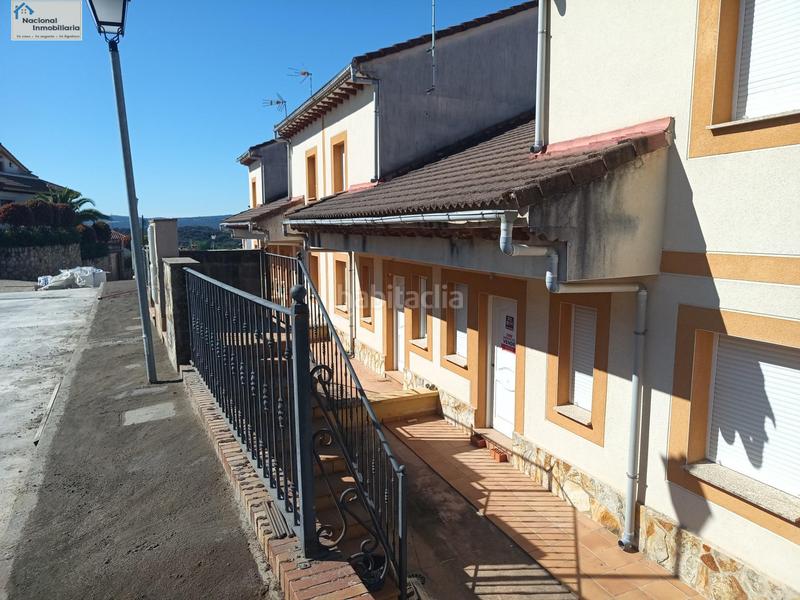 Foto e563ae31-66e0-44e3-a675-57359f3118f2. Casa aparellada amb aparcament a Arenas de San Pedro