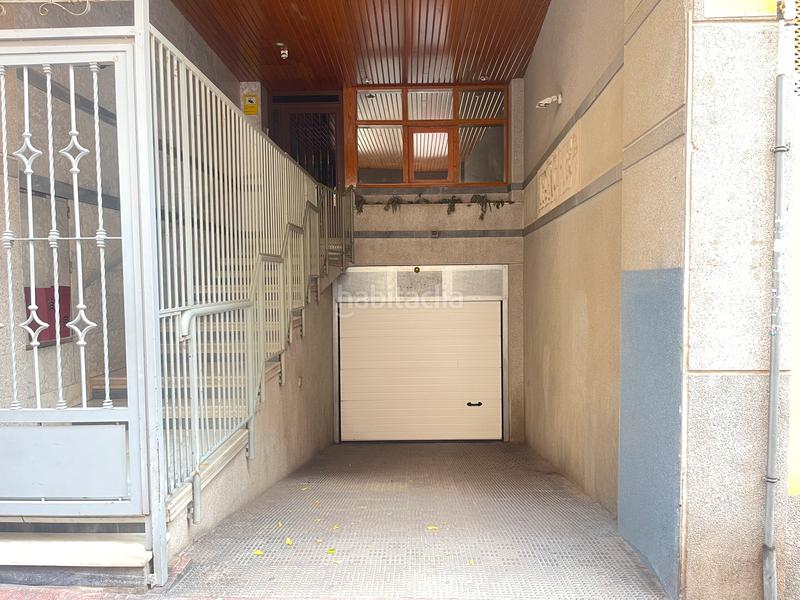 Foto f1bc33b2-b161-4c31-9b0b-7d5fe91091de. Aparcament cotxe a Zona Playa del Cura Torrevieja