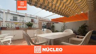 Casa  Calle gardenias 34. Les presentamos en exclusiva este maravilloso y luminoso piso ub