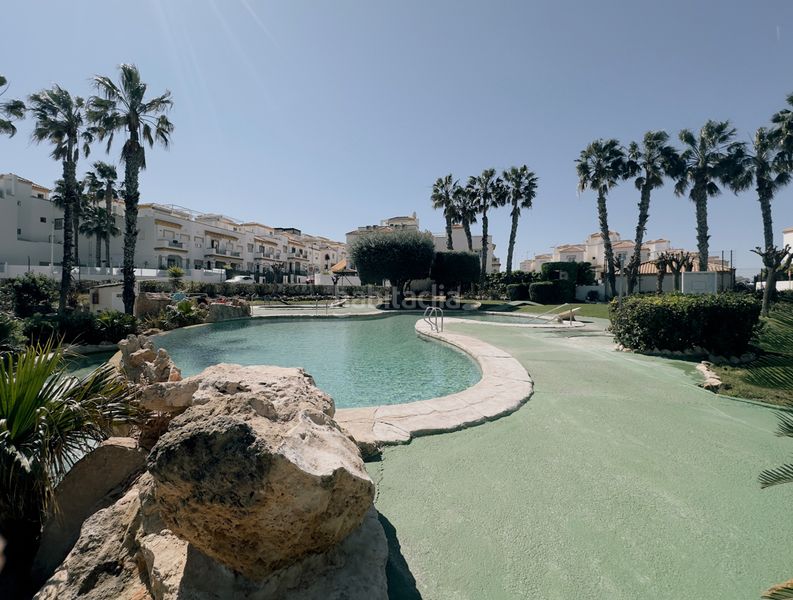Foto 1770b49a-1ad4-4e62-8d4b-e9fcb18e779e. Casa a schiera in avinguda d'escandinàvia 23 in Gran Vista-Olivo de Oro Santa Pola