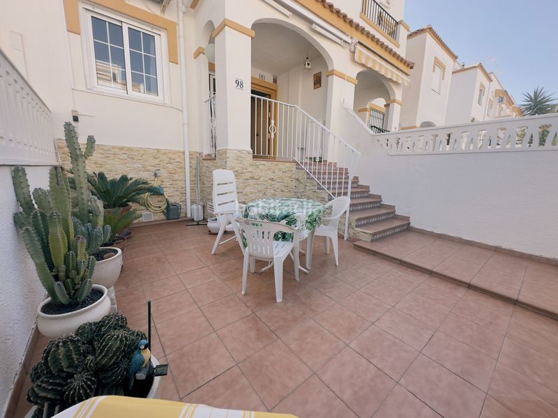Foto b847b081-00cc-4ff9-8431-7251cf620800. Casa a schiera in avinguda d'escandinàvia 23 in Gran Vista-Olivo de Oro Santa Pola