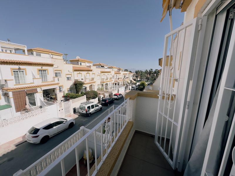 Foto f923150e-b0ac-4031-a2fd-5594b6b13753. Casa a schiera in avinguda d'escandinàvia 23 in Gran Vista-Olivo de Oro Santa Pola