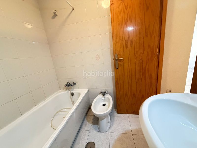 Foto a9857bb5-df38-4ee0-9e09-76a67720c815. Pis a Zona Playa de los Locos Torrevieja