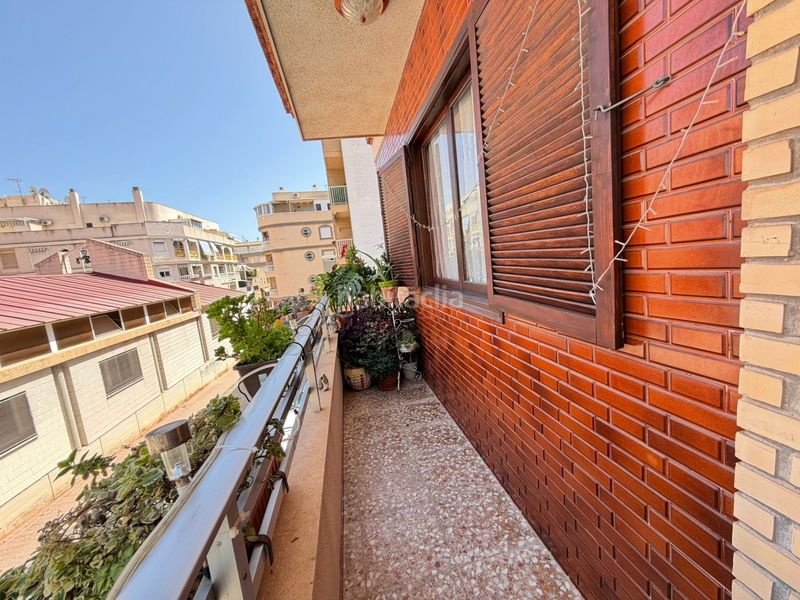 Foto 02a0cd7d-47f4-4458-a2e6-345ae45cce00. Casa amb xemeneia aparcament a Zona Playa de los Locos Torrevieja