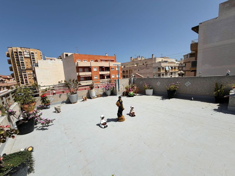 Foto 05460358-30b0-4436-9e38-a30a7544b987. Casa amb xemeneia aparcament a Zona Playa de los Locos Torrevieja