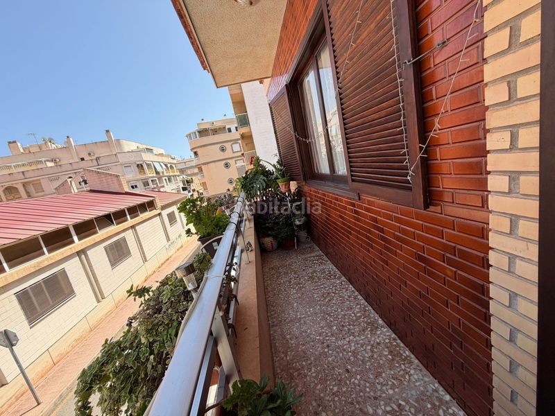 Foto 1ccf9504-84ba-43ba-a476-06402f90f76a. Casa amb xemeneia aparcament a Zona Playa de los Locos Torrevieja