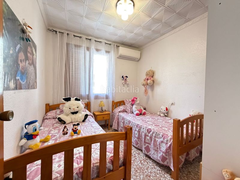 Foto 238b976c-eb9a-46ad-8a18-469d83dad713. Casa amb xemeneia aparcament a Zona Playa de los Locos Torrevieja