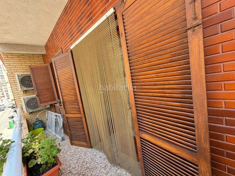 Foto 2418433f-5125-483a-9c60-5970c6fcb589. Casa amb xemeneia aparcament a Zona Playa de los Locos Torrevieja