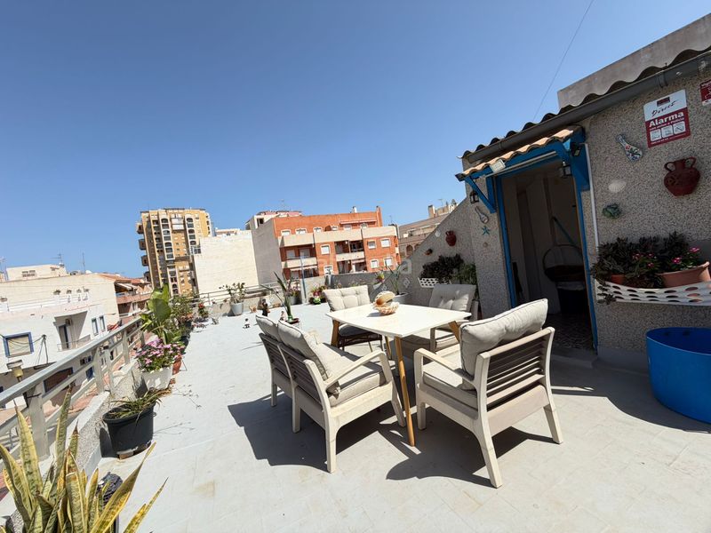 Foto 5758f149-62ea-4255-8f3c-578eed03182f. Casa amb xemeneia aparcament a Zona Playa de los Locos Torrevieja