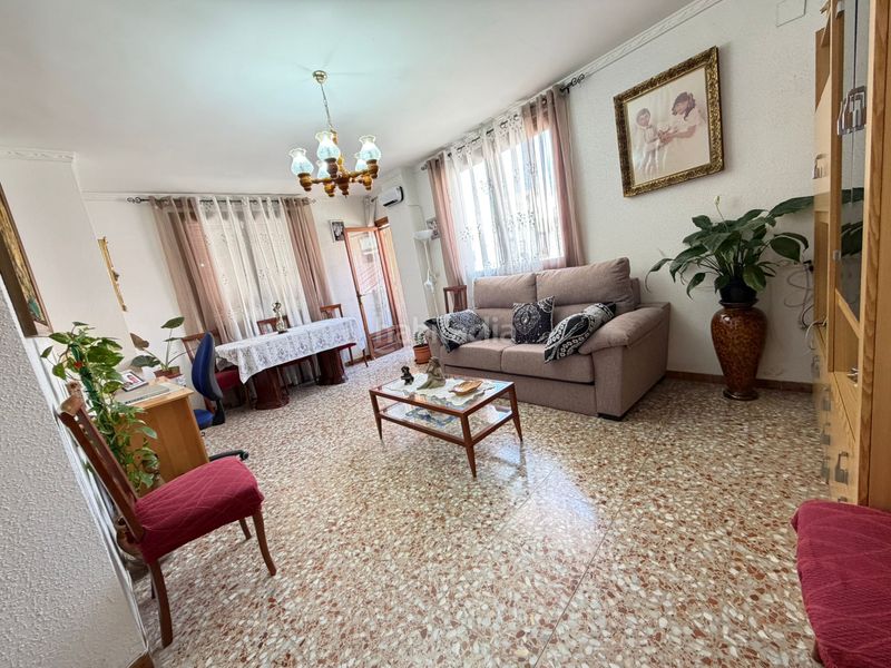 Foto 7c202a82-1dcf-4ae2-bac5-dba45e809144. Casa amb xemeneia aparcament a Zona Playa de los Locos Torrevieja