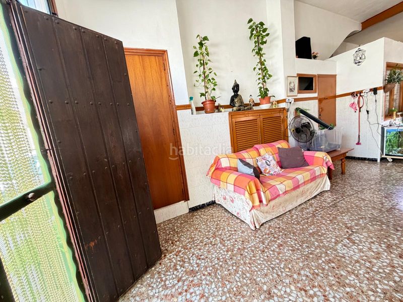 Foto 9b3d909f-8626-4ae8-b004-5b2e10963d29. Casa amb xemeneia aparcament a Zona Playa de los Locos Torrevieja