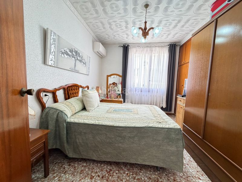 Foto c108f658-bffd-4118-999d-dd66a2ceafa6. Casa amb xemeneia aparcament a Zona Playa de los Locos Torrevieja