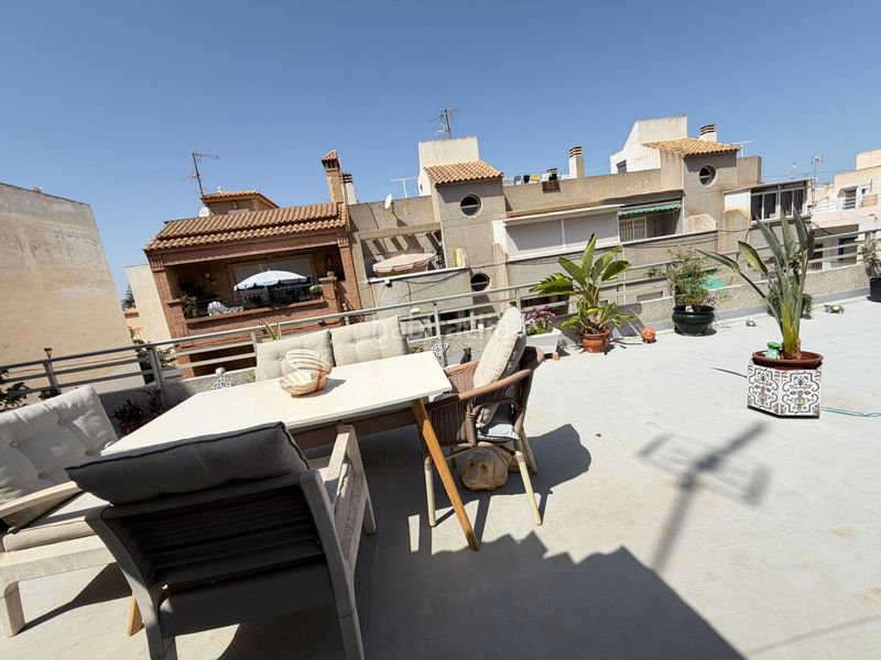 Foto c8f184b2-6e33-497f-b705-8f8f130955b3. Casa amb xemeneia aparcament a Zona Playa de los Locos Torrevieja