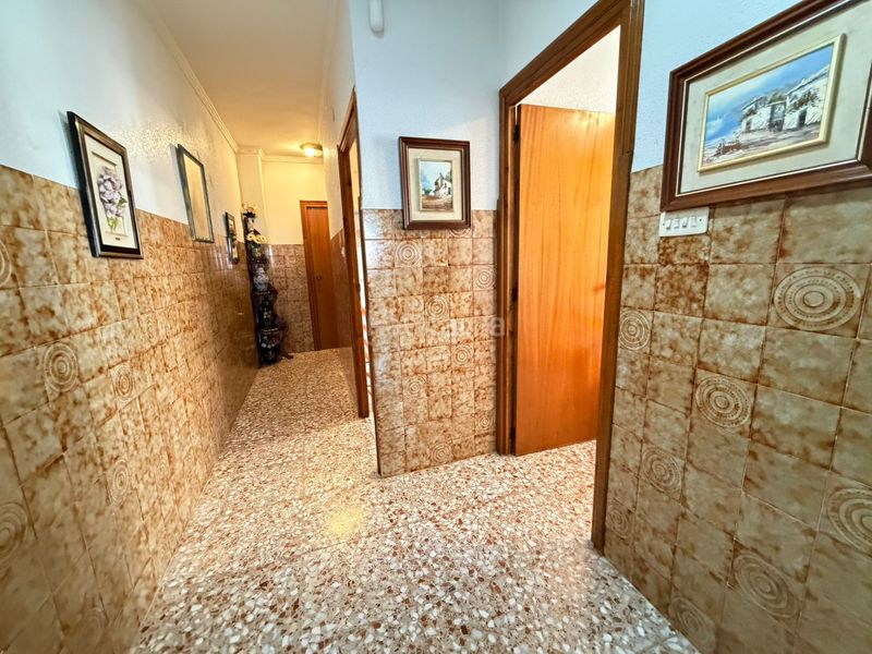Foto e9487514-6837-463c-bafb-92e1a8f21b97. Casa amb xemeneia aparcament a Zona Playa de los Locos Torrevieja