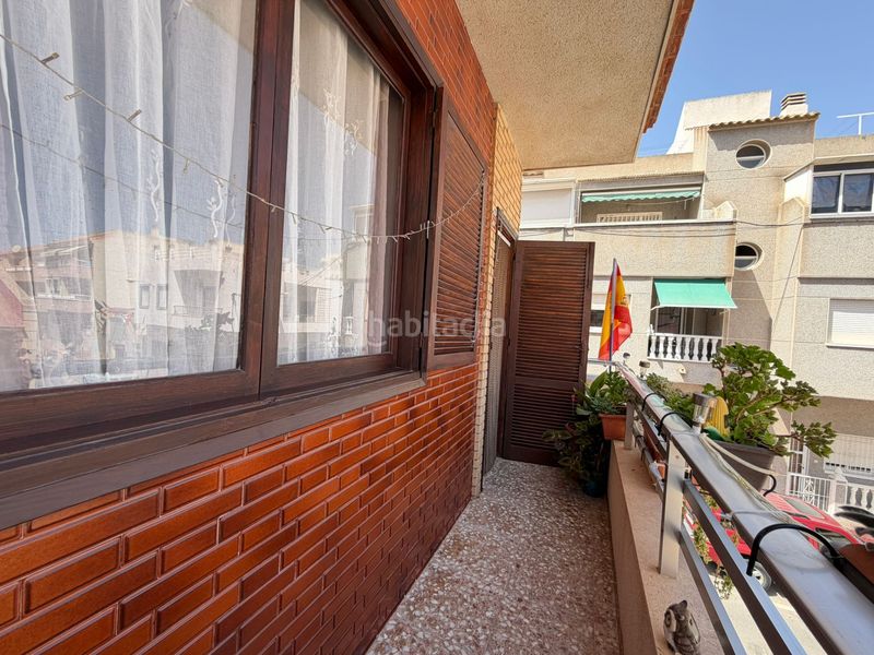 Foto f439cd81-9442-4908-8e32-e13fdf3eaa06. Casa amb xemeneia aparcament a Zona Playa de los Locos Torrevieja