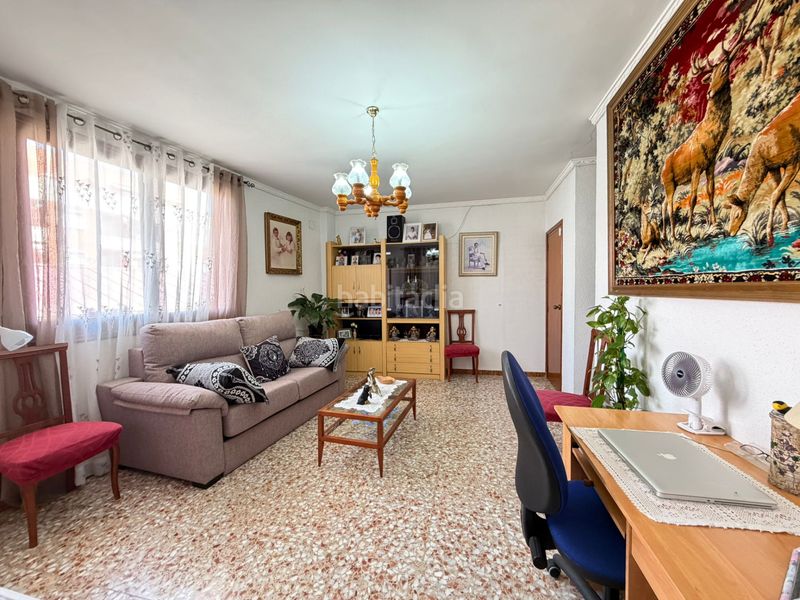 Foto ff33a854-eebc-4c07-b174-d8e5fc80bdf9. Casa amb xemeneia aparcament a Zona Playa de los Locos Torrevieja