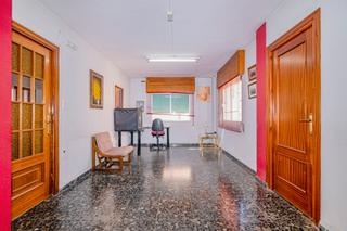 Appartement  Calle caadilla. Piso de 141 m para actualizar en el centro de huetor vega