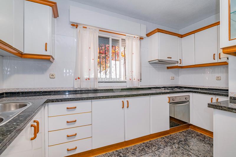 Foto 2013f2eb-56ac-40e1-8f5b-fb61ef4aa4bb. Casa amb xemeneia a Barrio de la Vega Monachil