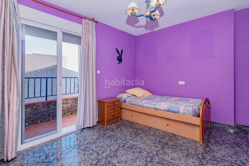Foto ef9c45a3-d39a-46fd-b652-fdb31115c331. Casa amb xemeneia a Barrio de la Vega Monachil